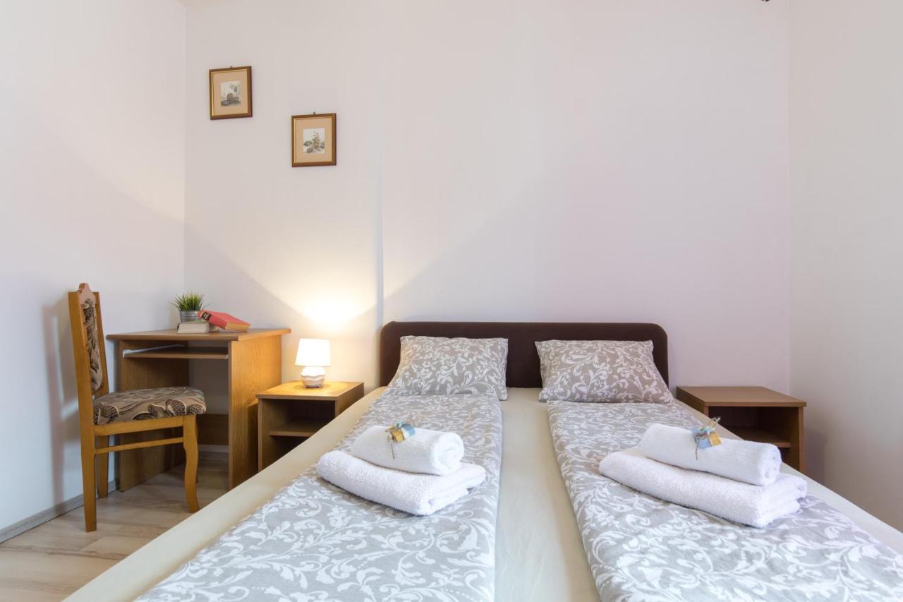 Pape Punat Apartmani I Sobe Kültér fotó