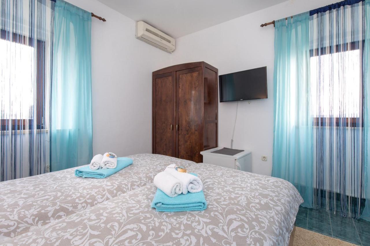 Pape Punat Apartmani I Sobe Kültér fotó