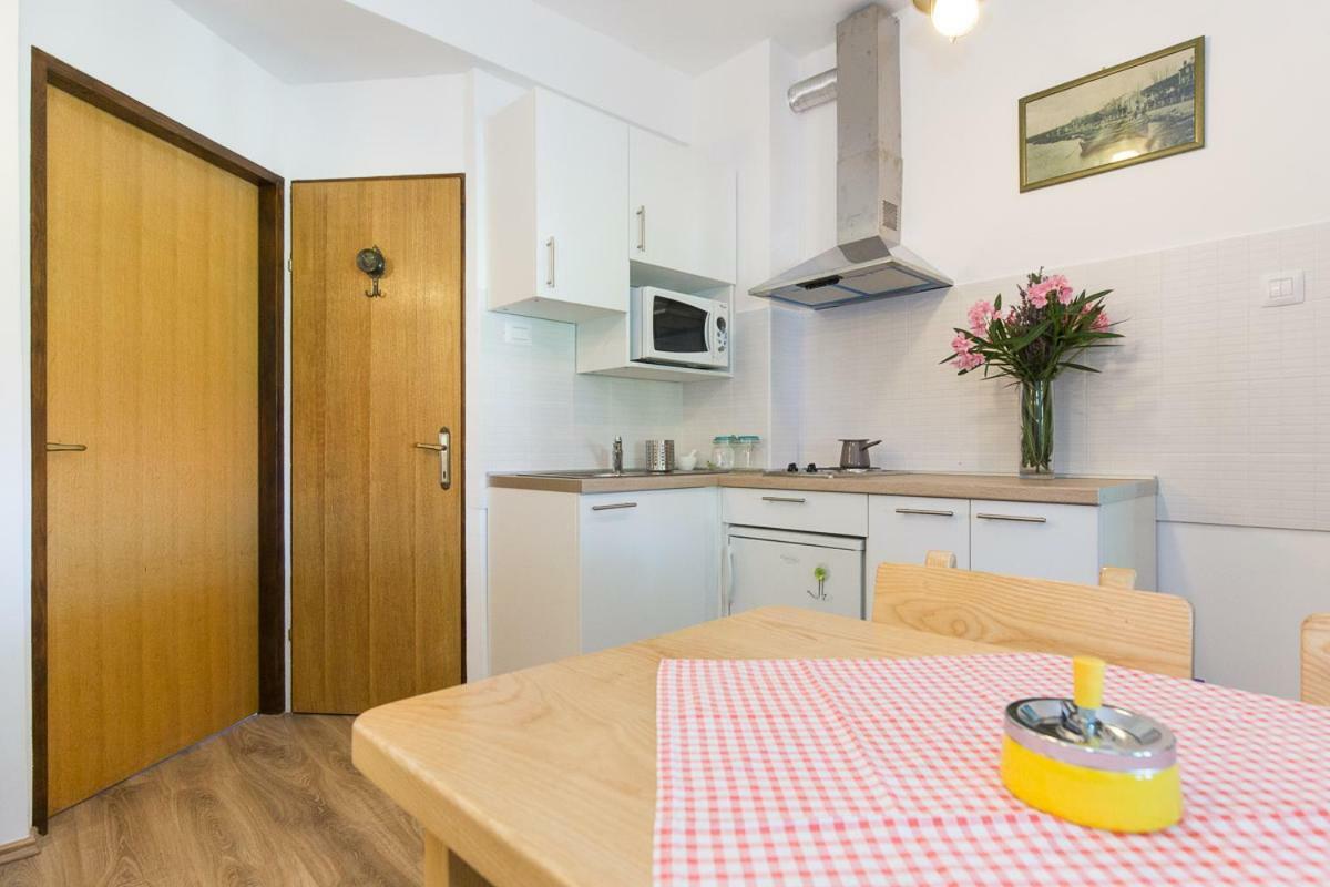 Pape Punat Apartmani I Sobe Kültér fotó