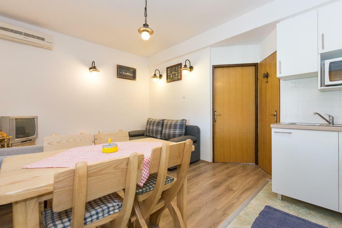 Pape Punat Apartmani I Sobe Kültér fotó