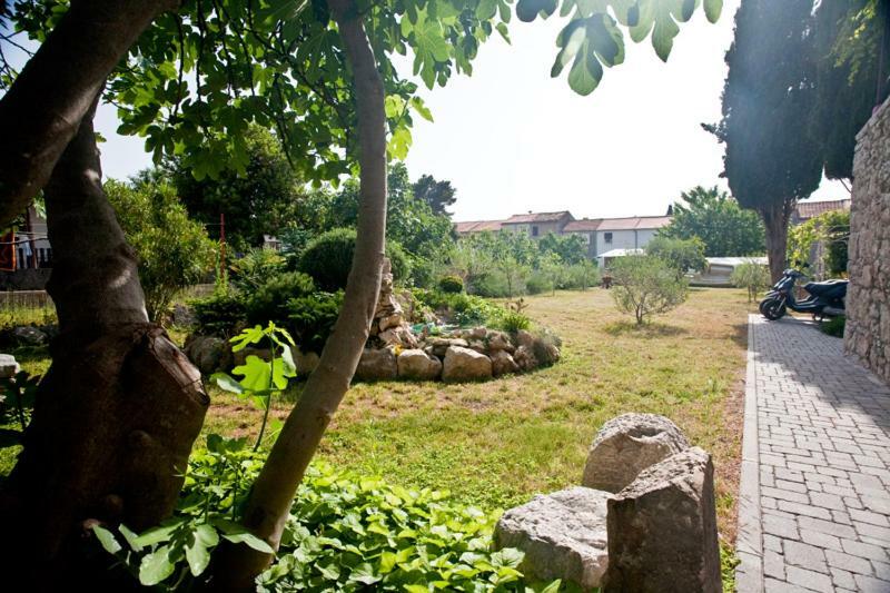 Pape Punat Apartmani I Sobe Kültér fotó