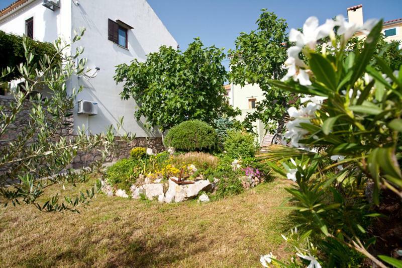Pape Punat Apartmani I Sobe Kültér fotó